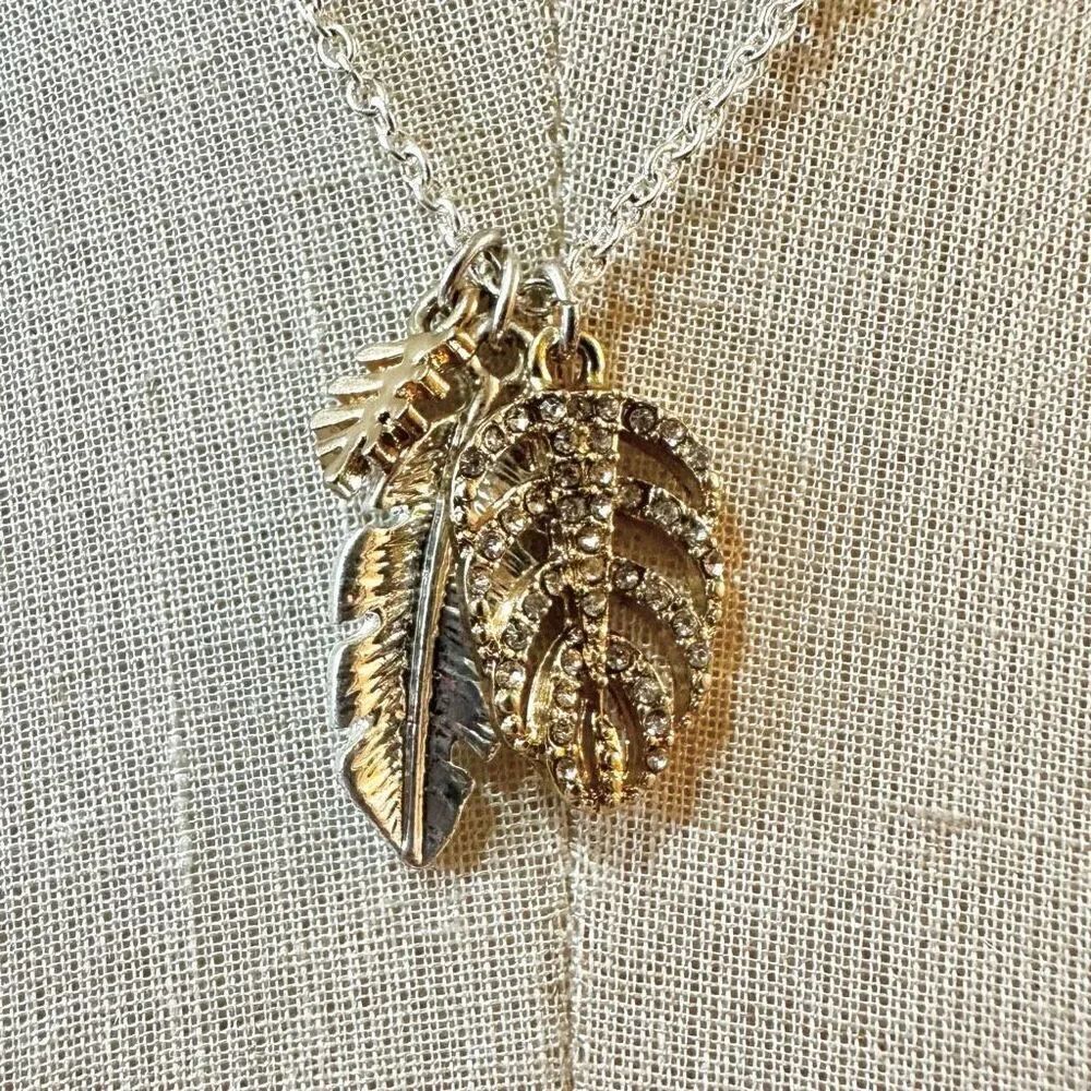 Avon 3 Leaf Necklace